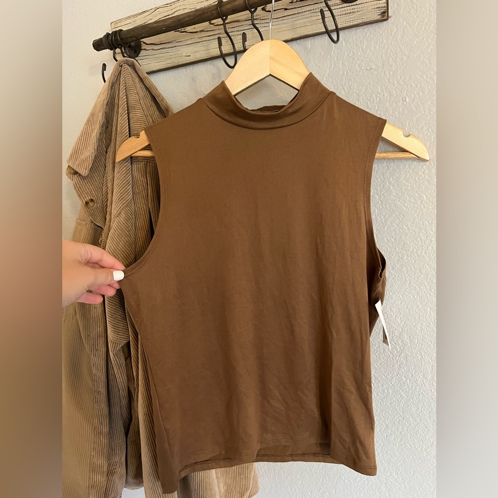 Brown sleeveless turtle neck top NWT